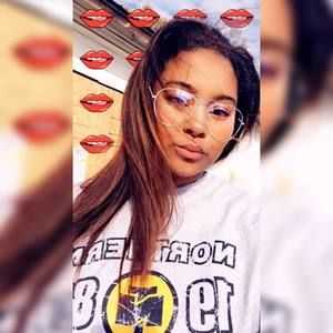 Meet your Posher, Denise